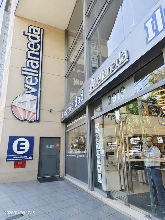 Frente del local de Electricidad Avellaneda en Av. Gaona 3919, Floresta, CABA